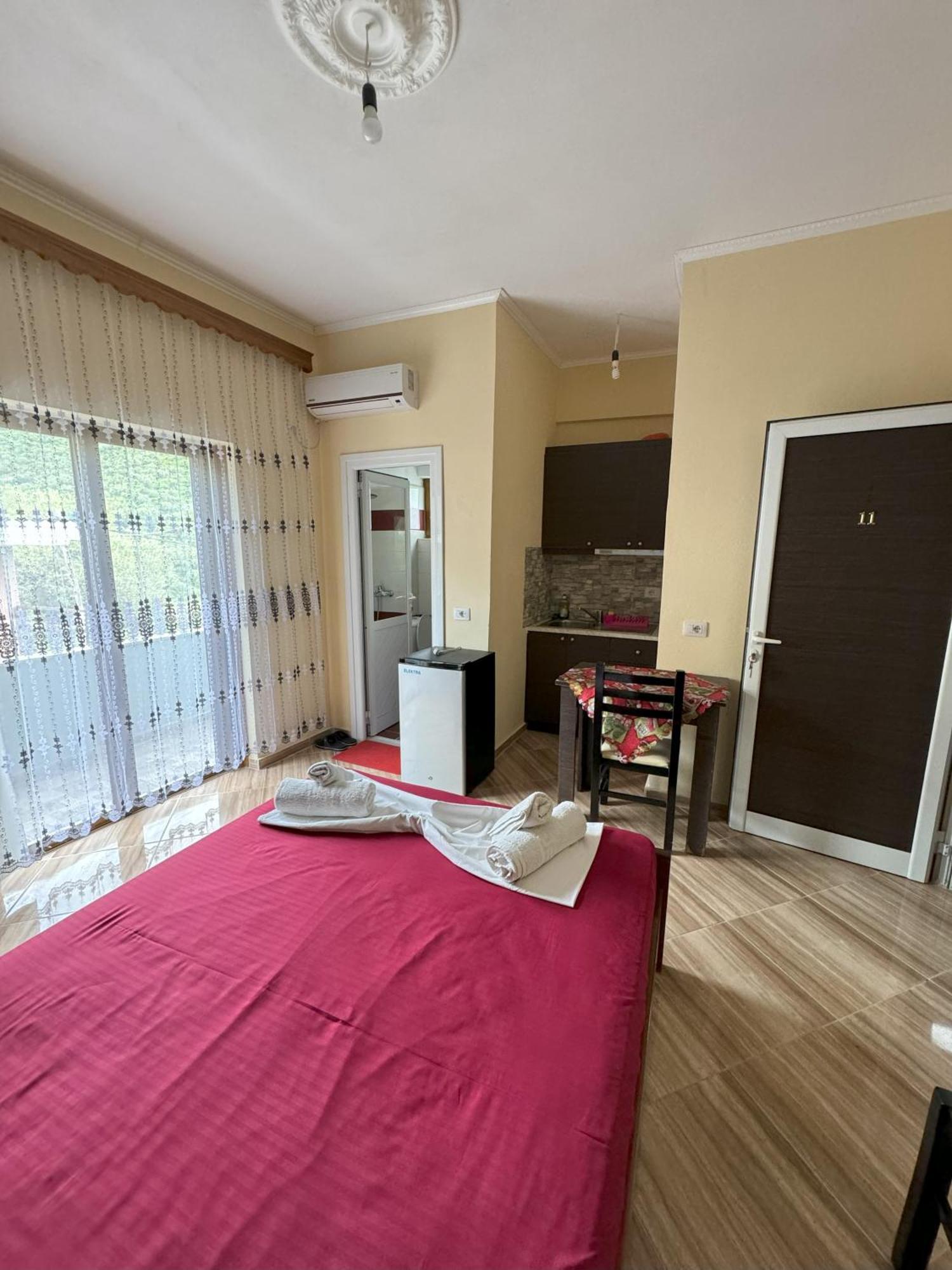 Adrian Agustin Rooms Lukove Exterior photo
