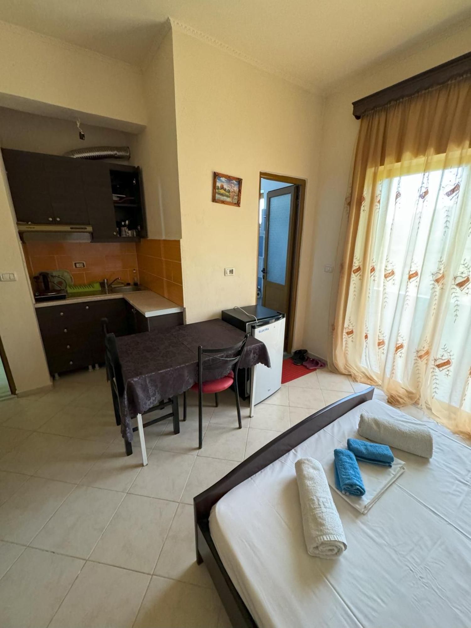 Adrian Agustin Rooms Lukove Exterior photo