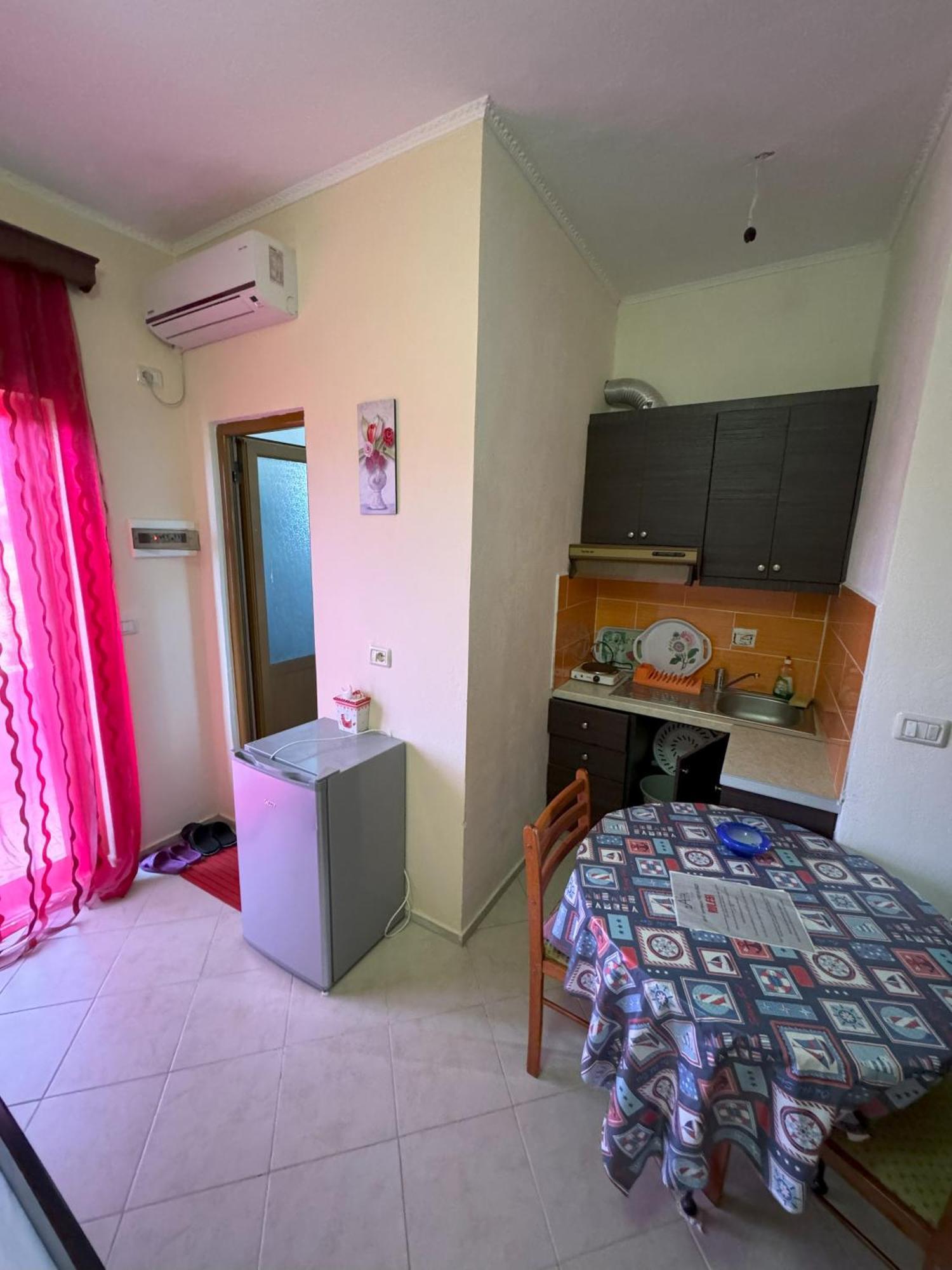 Adrian Agustin Rooms Lukove Exterior photo