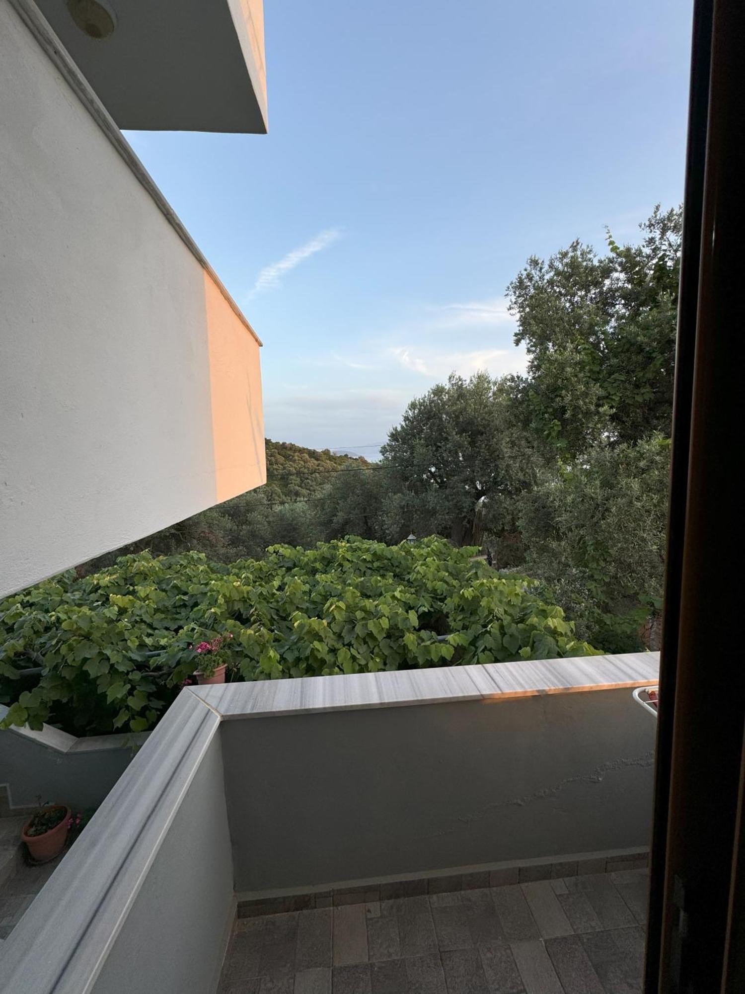 Adrian Agustin Rooms Lukove Exterior photo