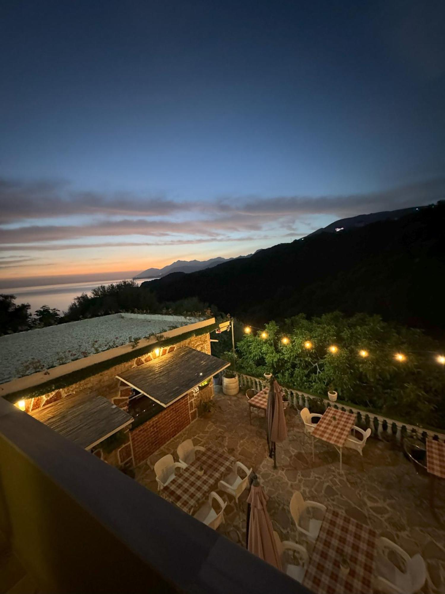 Adrian Agustin Rooms Lukove Exterior photo